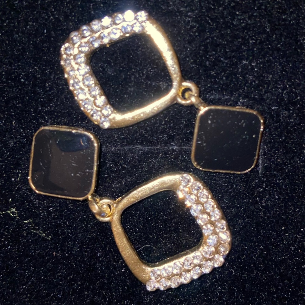NWOT Elegant Black & Gold Pierced Earrings- Valentine’s Day,Birthdays,Christmas🎄 - Picture 5 of 16